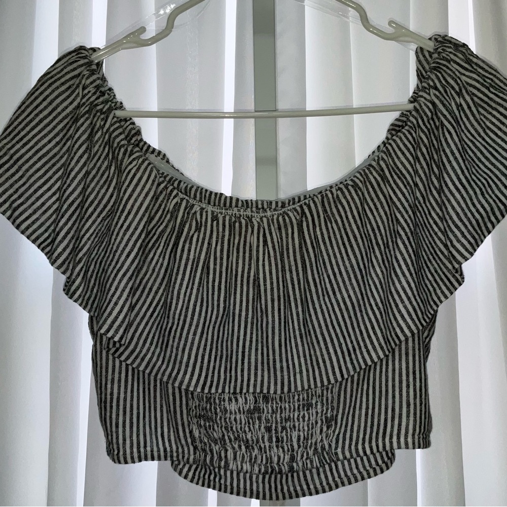 Striped Off-Shoulder Top - - Picture 3 of 8